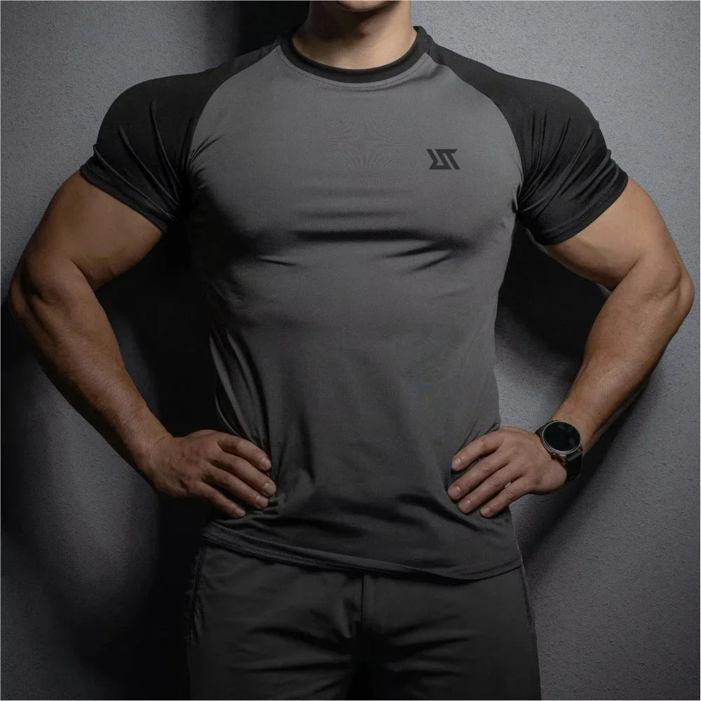 Men's short sleeved quick drying comfortable top